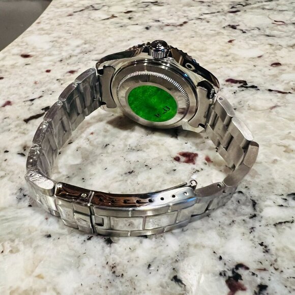 Oyster Perpetual Date Submariner Hulk Green Dial Steel Mens Watch 40mm NEW - Picture 15 of 16